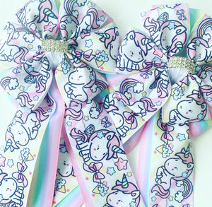 💚 Show Bows: Unicorns on Pastel Stripe